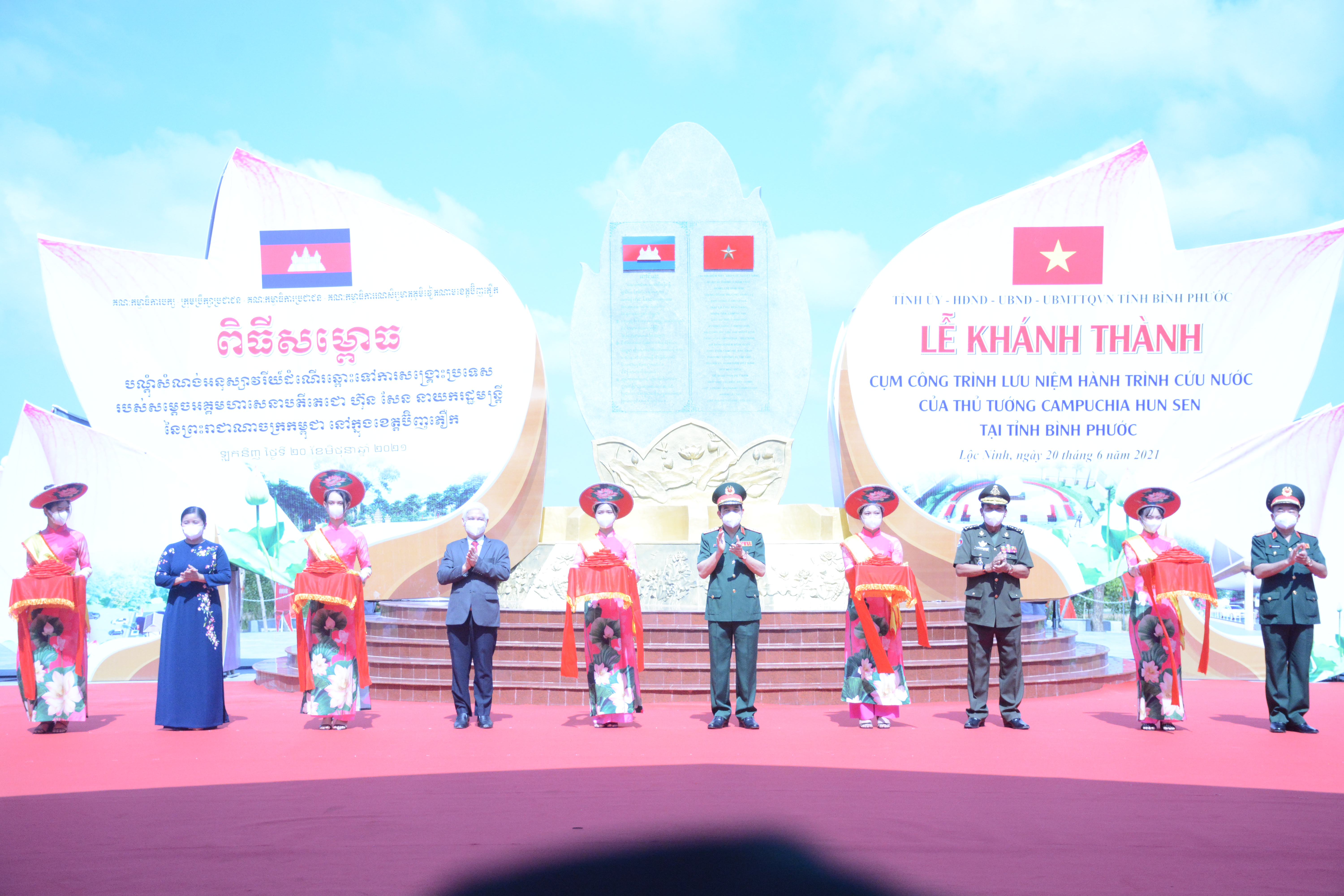 Nhân lên tình đoàn kết, hữu nghị đặc biệt Việt Nam - Campuchia